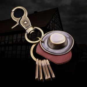 shopping קישוטים Retro Punk Hat Car Keychain Leather Pendant Keychain Bronze Metal Keychain