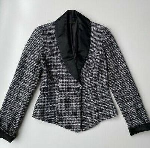CARLA ZAMPATTI Gorgeous Long Sleeve Black & White Single Button Jacket Size 6