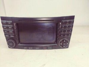 2006 MERCEDES E 350 W211 AM FM CD radio receiver  A2118704889 C30
