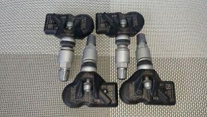 4x NEW 100% genuine TPMS RDC BMW F07 F10 F11 F06 F12 F13 F01 F02 E84 F25 F26 E89
