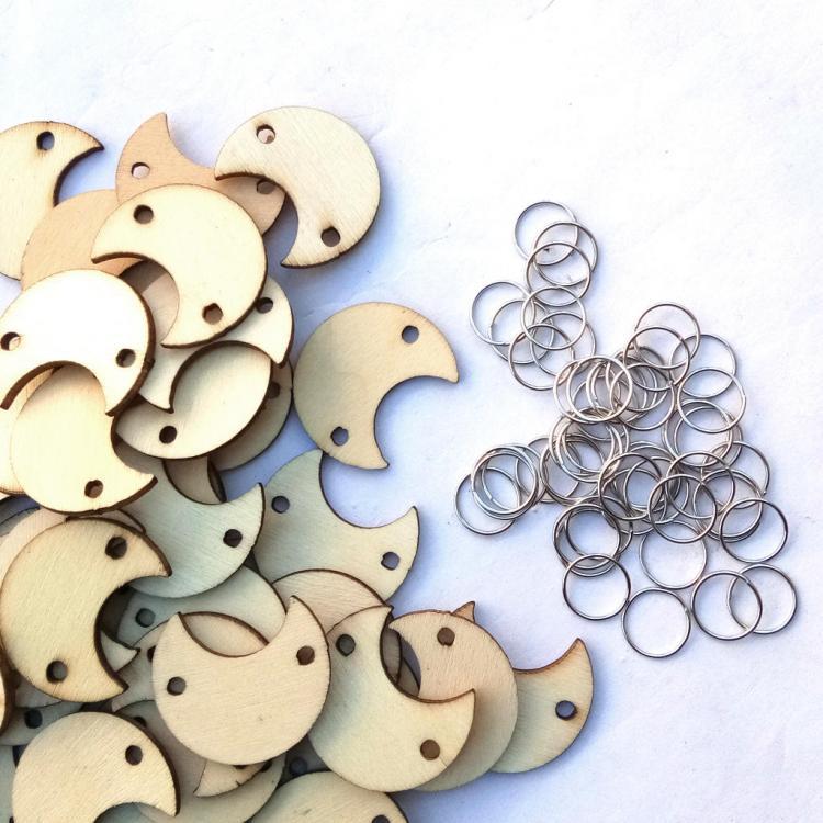 shopping ציוד ללייזר 50Pcs Moon Shape Laser Engraving Wooden Sheet With 50 Iron Loops Set For Birthday Reminder DIY Hanging Wood Plaque Decorations