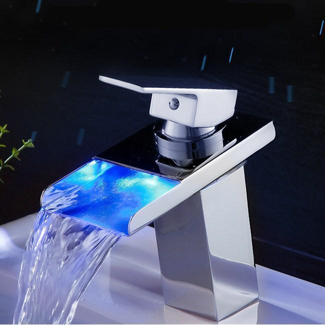 shopping כיורים ומסנני מים LED Brass Finish Bathroom Faucet Kitchen Tap Bathtub Sink Mix Glass Waterfall Single Handle