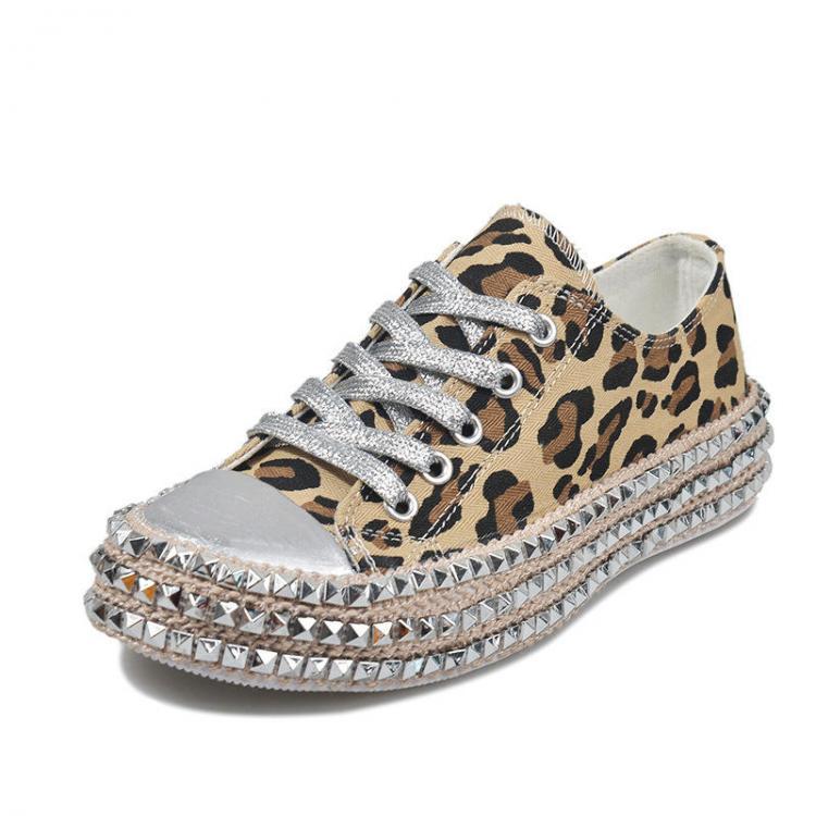 shopping נעלי נשים Women Plus Size Rivet Decoration Slip Resistant Casual Canvas Flats